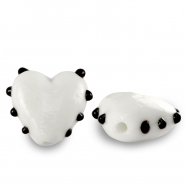Handgeschilderde glaskralen hart dots White-black