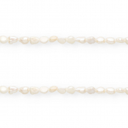 Imperfecte zoetwaterparels rice 5x4mm Natural white