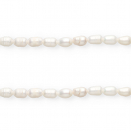 Imperfecte zoetwaterparels rice 8x6mm Natural white