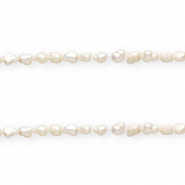 Imperfecte zoetwaterparels nugget ovaal 8x5-6mm Natural white