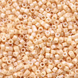Miyuki kralen delica's 11/0 Ceylon light caramel beige DB-205