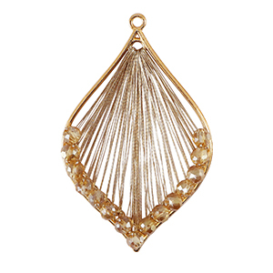 Gehaakte hanger met macram&eacute; draad en facetkraaltjes druppel Gold-metallic champagne