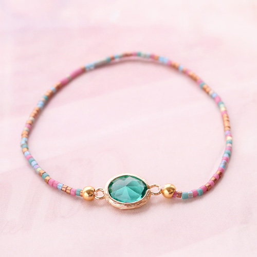 Subtiele sieraden met nieuwe crystal glas hangers in trendkleuren 