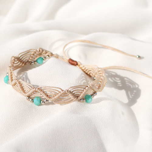 Gebruik de nieuwe collectie facet kralen om speelse, vrolijke sieraden te maken!