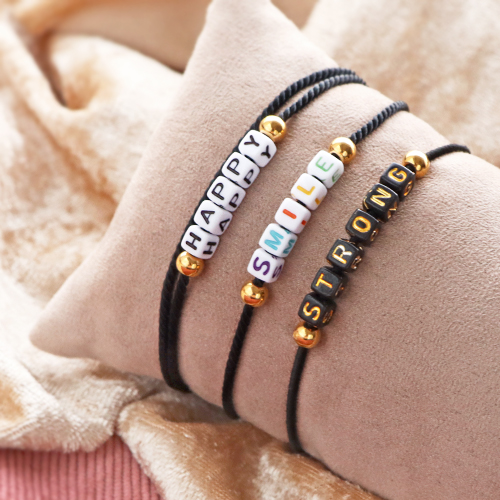 Ga aan de slag met onze nieuwe acryl letterkralen en keramiek kralen: 