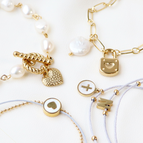 Aan de slag met zoetwaterparels, macram&eacute; draad, waxkoord en stainless steel onderdelen