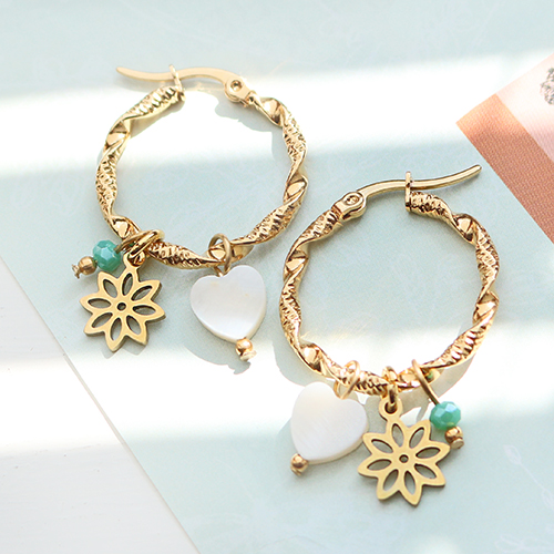 Laat je inspireren en maak trendy kettingen en oorbellen met stainless steel bedels en tussenstukken. 