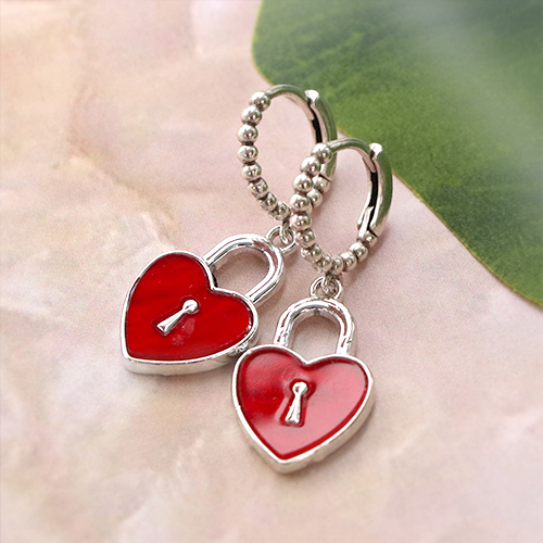 Ontwerp de leukste kettingen en oorbellen met de nieuwe brass metalen resin bedels! 