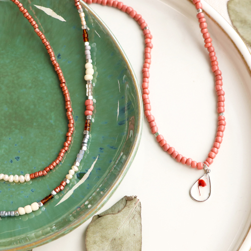 Inspiratie voor het maken van minimalistische sieraden in mooie winterkleuren