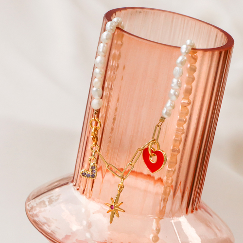 Maak vrolijke sieraden met deze trendy bedels en sloten