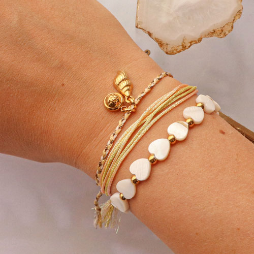 Ga aan de slag en ontwerp trendy armbanden