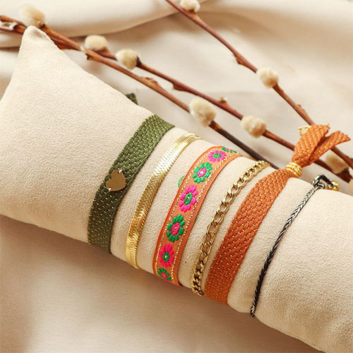 Ontwerp armbanden en telefoonkoorden met lint