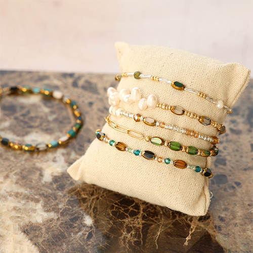 Cre&euml;er prachtige sieraden met glaskralen met gouden rand