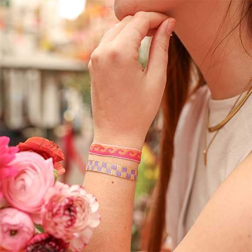 Inspiratie tijd met lint met tekst en unieke sieraden kaartjes