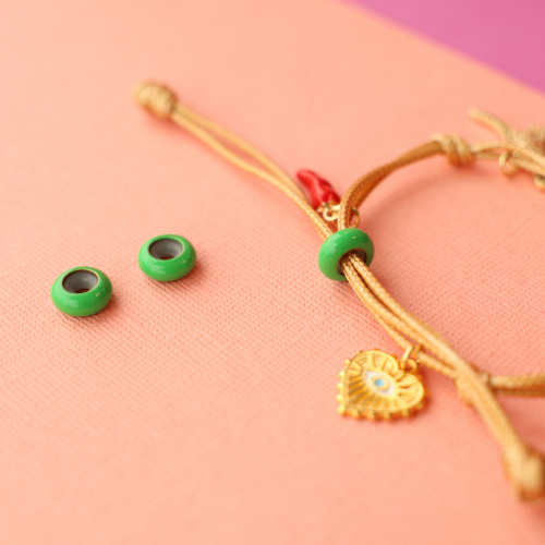 Cre&euml;er kleurrijke armbanden met smart bead stoppers 