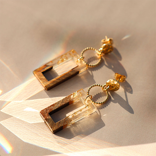 Tips voor het ontwerpen van sieraden met houten hangers