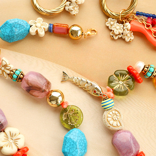 Prachtige acryl kralen met goudkleurige details