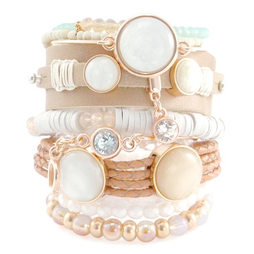 Mooie armbanden gemaakt met verschillende DQ onderdelen, kralen en leer