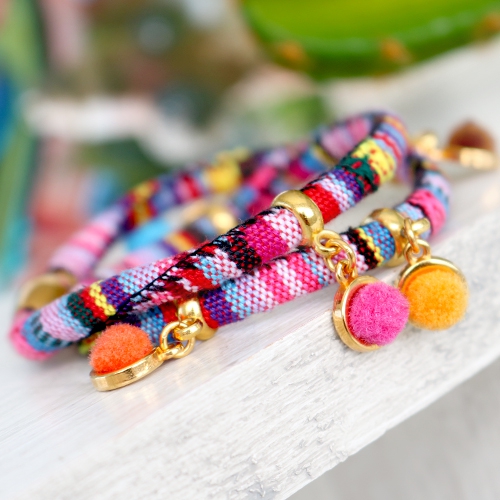 Mega trendy zijn onze leuke sieraden met de hype pompom bedels!