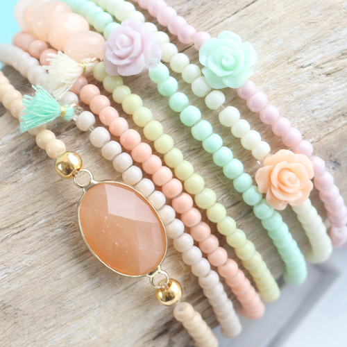 Musthave armbandjes in pastel kleuren met opaque glaskraaltjes