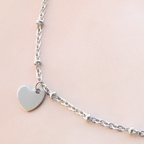 Minimalistische sieraden met onderdelen en bedels van stainless steel #trendallert