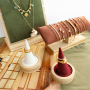 Maak een mooie sieraden presentatie met houten displays 