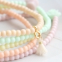 Musthave armbandjes in pastel kleuren met opaque glaskraaltjes