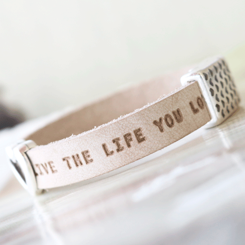 Stoer-chique armbanden maak je zo&hellip; met Plat leer DQ en onderdelen van DQ metaal maak je een verfijnde look 