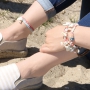 Maak je beach look compleet met leuke homemade sieraden van schitterende schelpkralen in felle kleurtjes! 