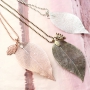 Musthave sieraden en accessoires met flesjes, kralen, blad bedels, portemonneetjes en sleutelhangers!