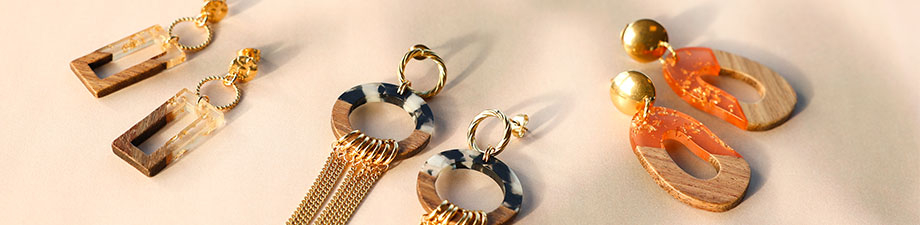 Resin / velvet hangers en kralen