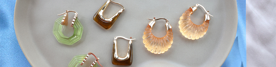 Shop nu! Kleurrijke resin oorbellen in diverse vormen 